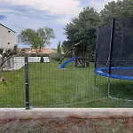 Nyaraló Lucas *