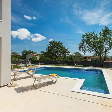 Lucas Holiday home